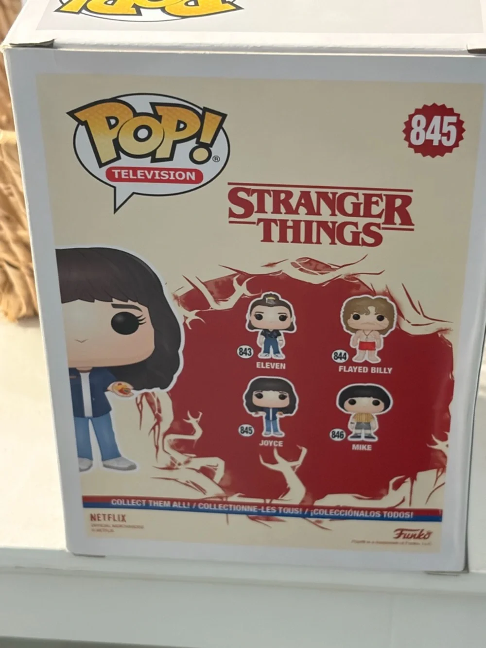 Funko Pop! Television Stranger Things Joyce #845 - Picture 4 of 5